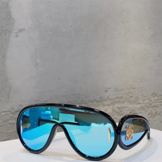 Polarisierte individuelle Logo-Sonnenbrillen im Angebot: Mattschwarze Dior-Sonnenbrillen von Valentino
